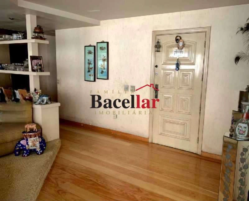 Apartamento mobiliado com 4 quartos e 300 m² — photo 15