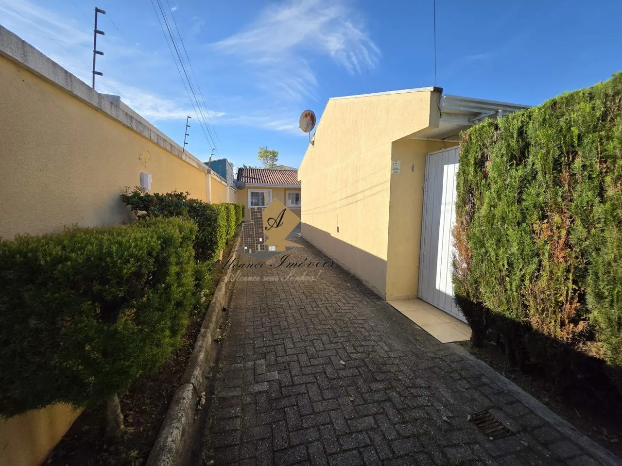 Condominium house with 2 bedrooms and 1 bathroom — photo 2