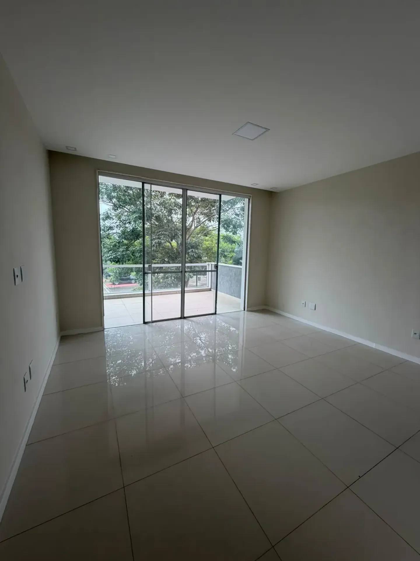 700 m² house with a garden and a bathtub — photo 13