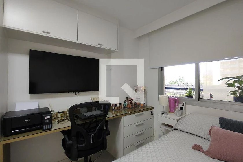 3-bedroom apartment with a walk-in closet — photo 32