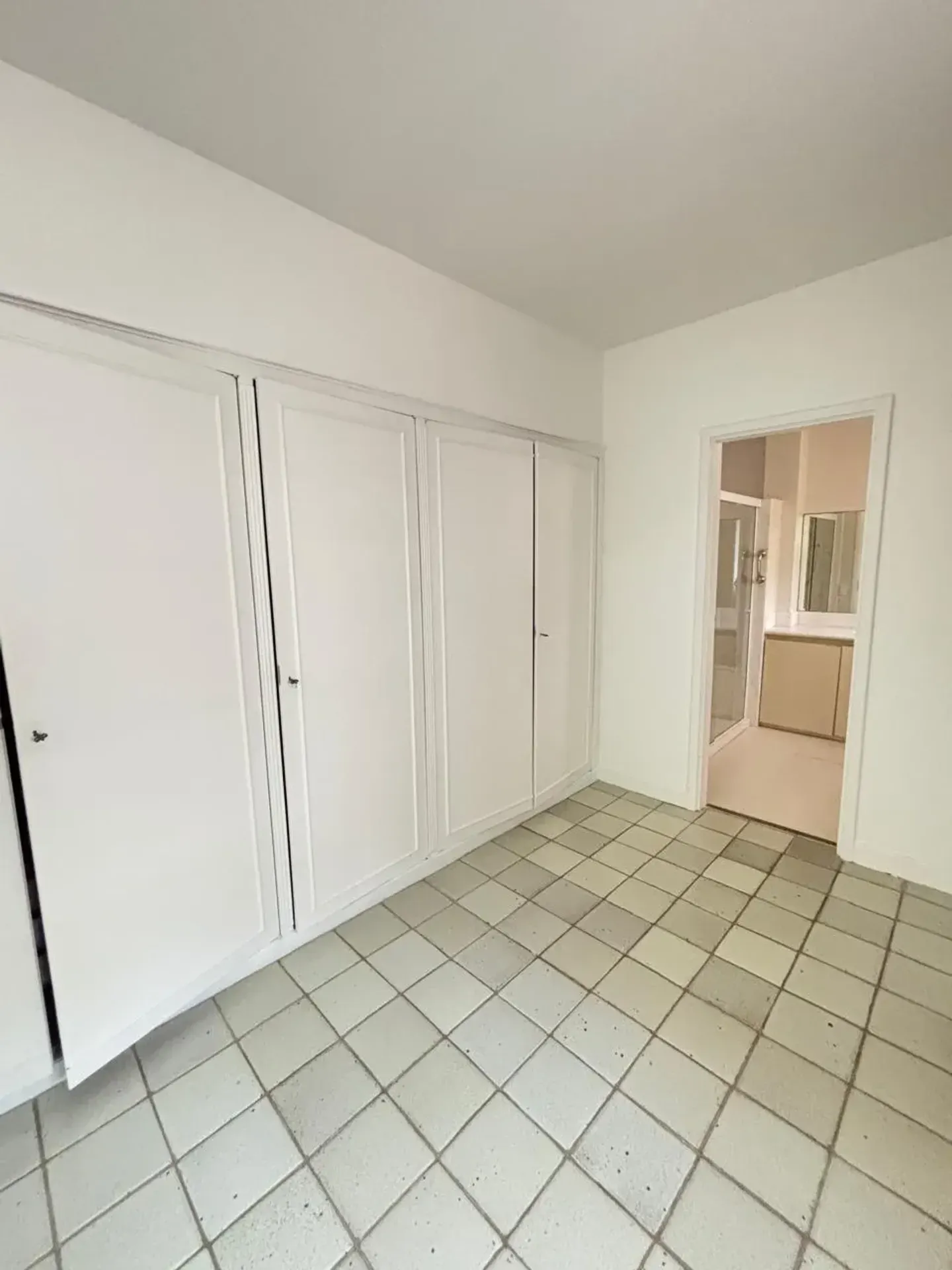 Apartment, 280 m², with a water view — photo 32
