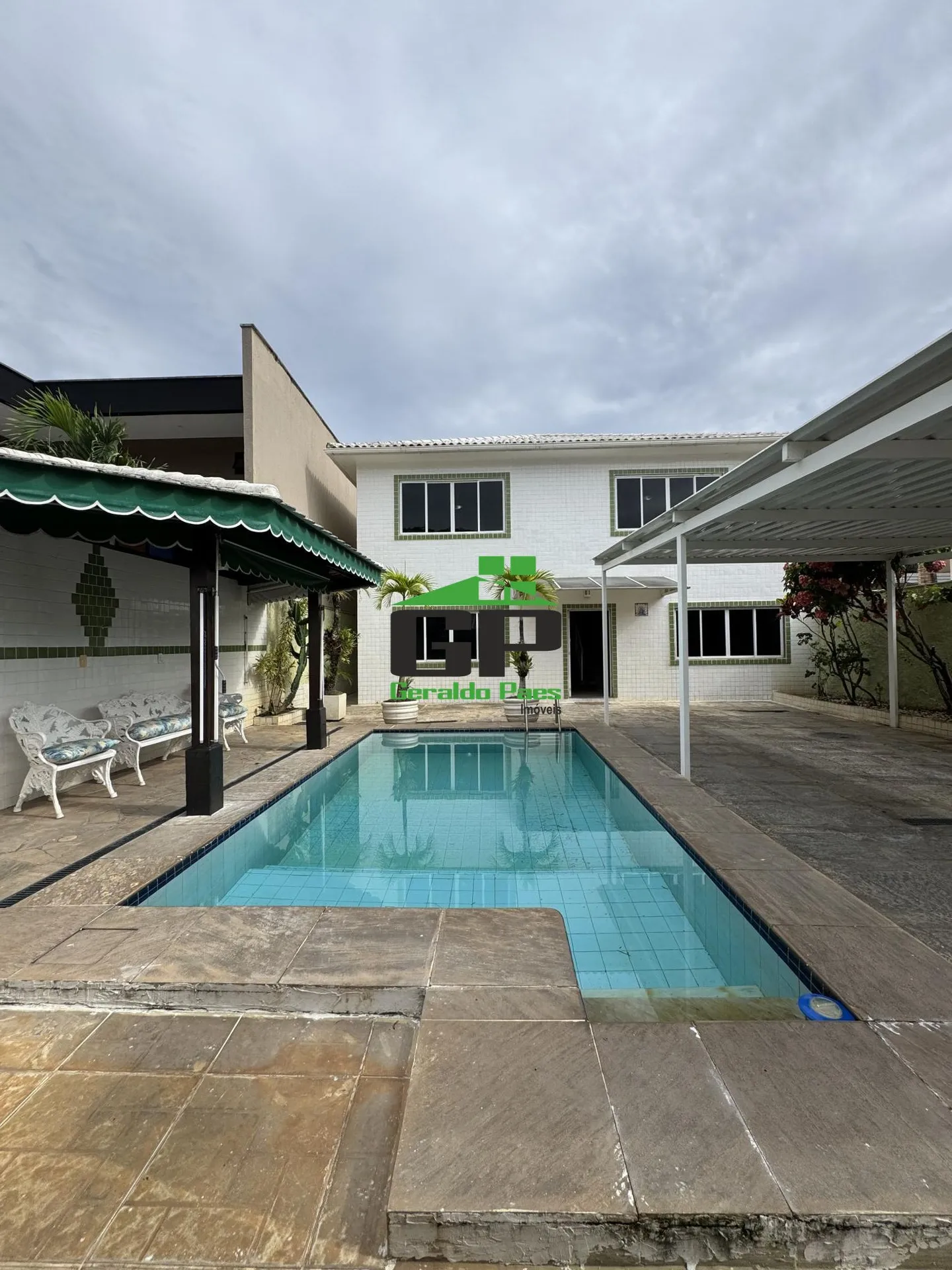 Casa com 5 quartos e 5 banheiros, cozinha fechada — photo 4