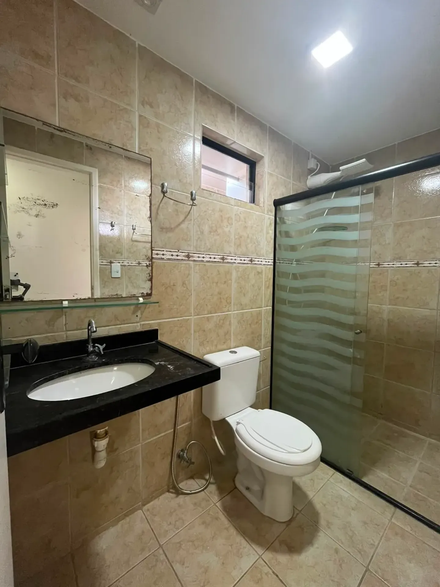 Furnished apartment with 3 bedrooms and an en-suite — photo 2