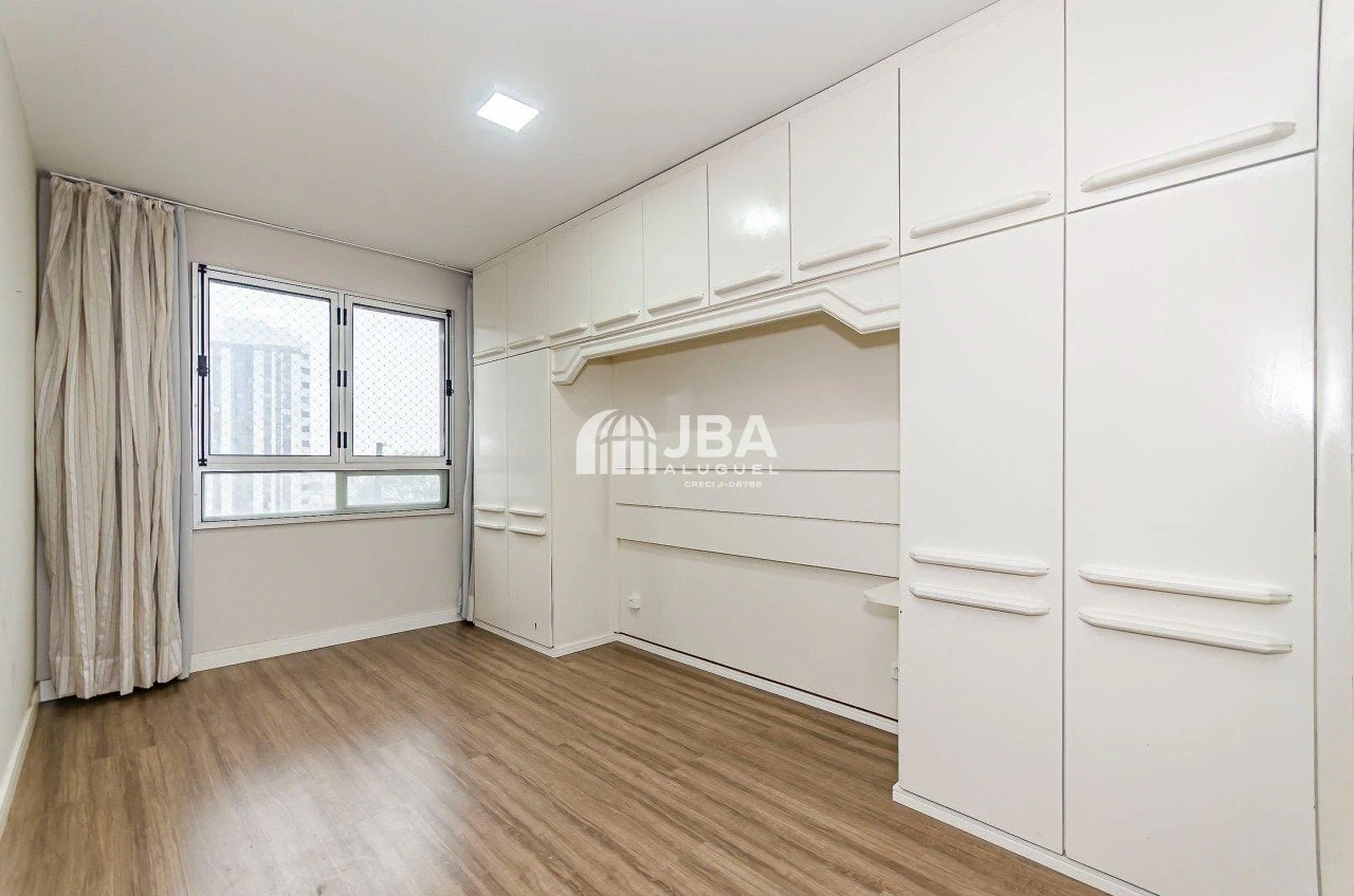 Apartamento de 3 habitaciones con 172 m² y cocina aparte — photo 7
