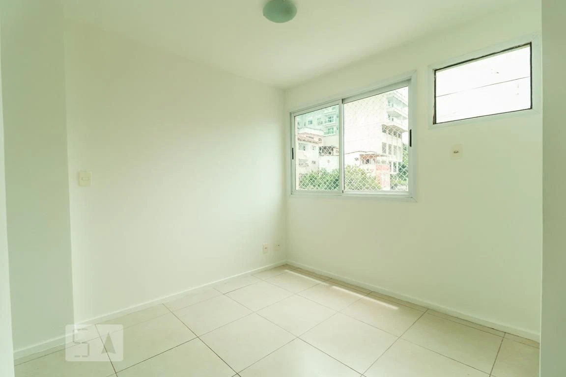 2-bedroom apartment with condo BBQ area and 1 parking spot — photo 11