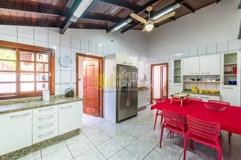 Casa com 4 dormitórios, 2 suítes e churrasqueira na varanda — photo 9