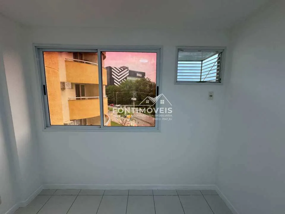 One-bedroom apartment in a building with a pool — photo 10
