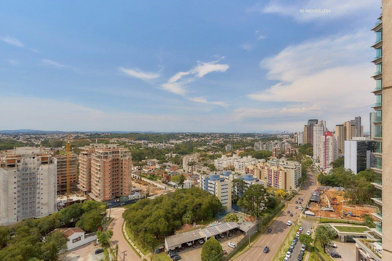 Departamento con ventanales de piso a techo en Curitiba — photo 26