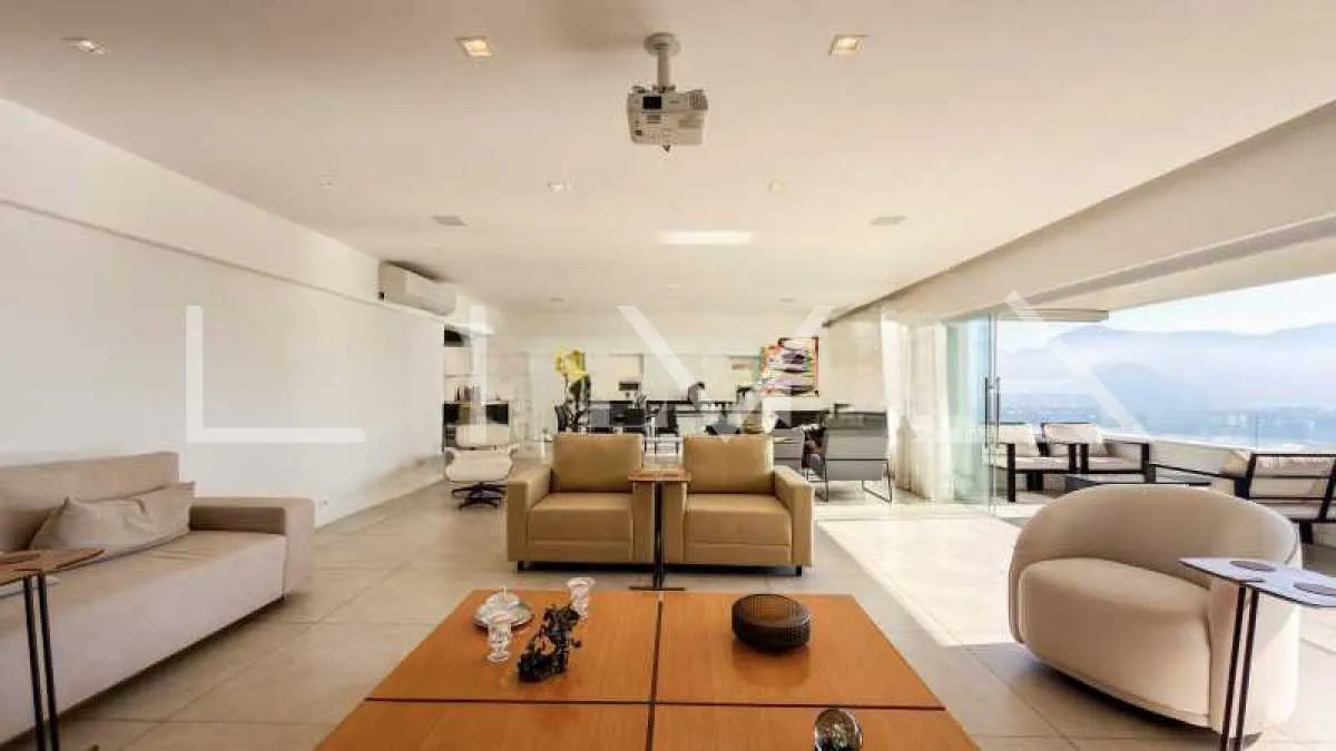 Furnished residential apartment with 4 en-suite bedrooms — photo 5