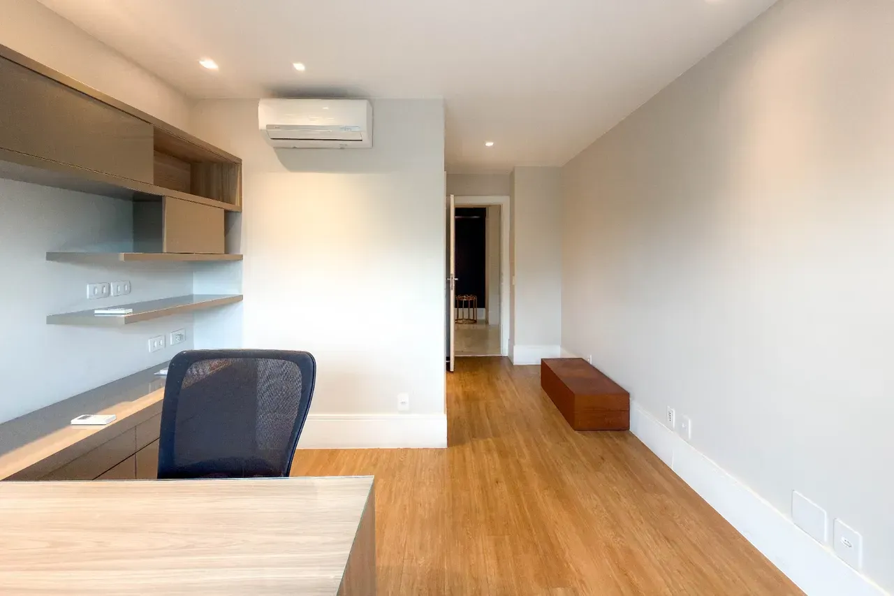 Furnished apartment with 4 bedrooms and 5 bathrooms — photo 20