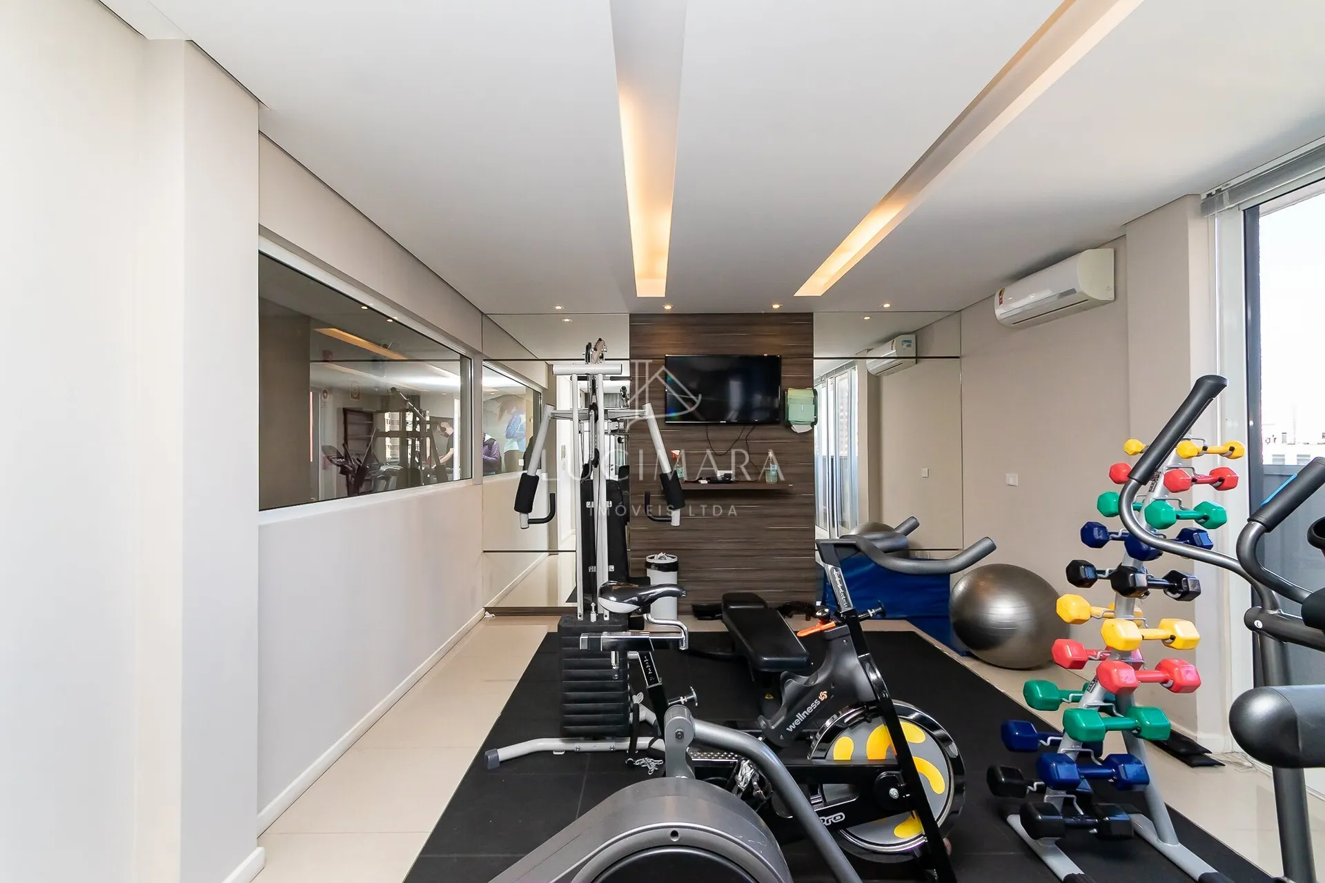 Furnished 1-bedroom apartment with open-plan kitchen — photo 24
