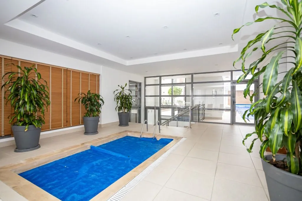 Apartamento com 3 quartos e 160 m², cozinha com fogão a gás — photo 28