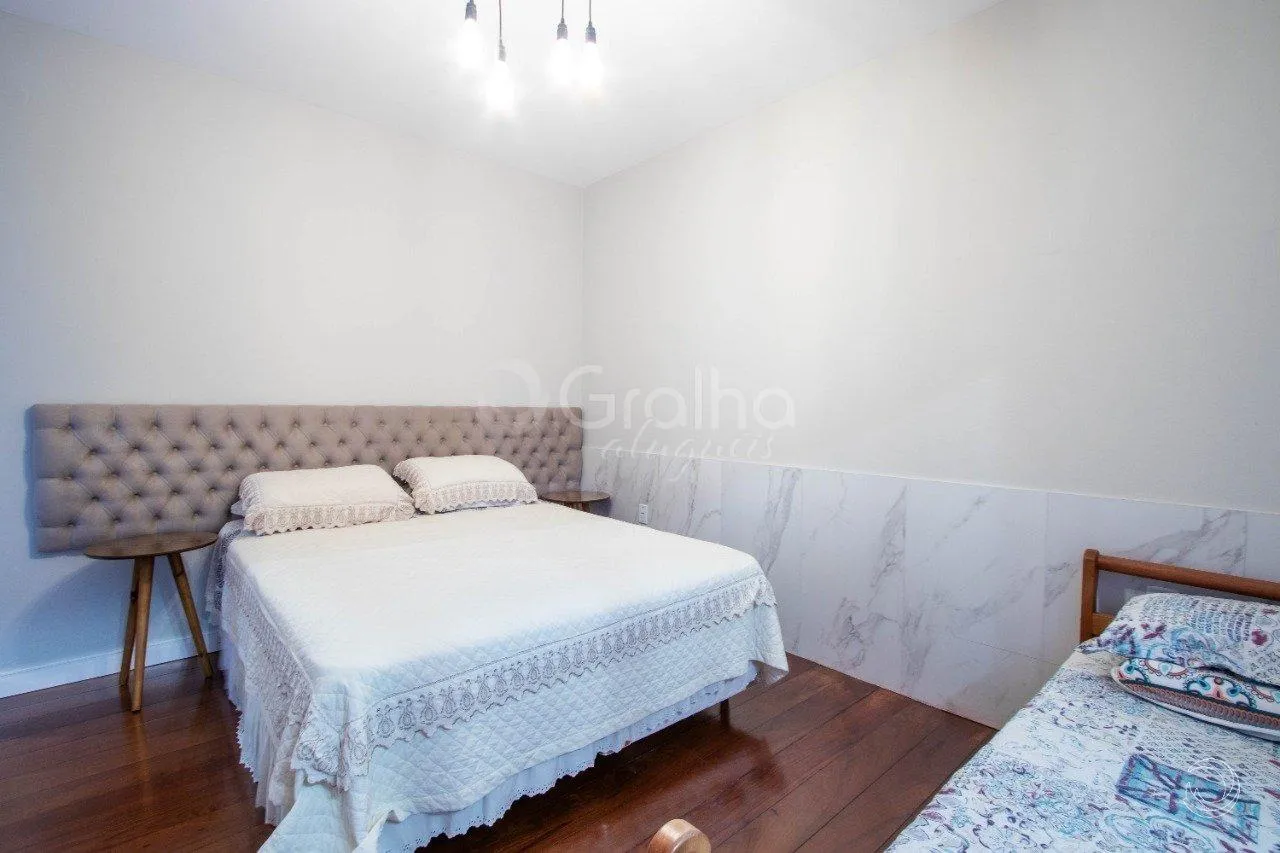 5-bedroom house with a fireplace in Florianópolis — photo 37