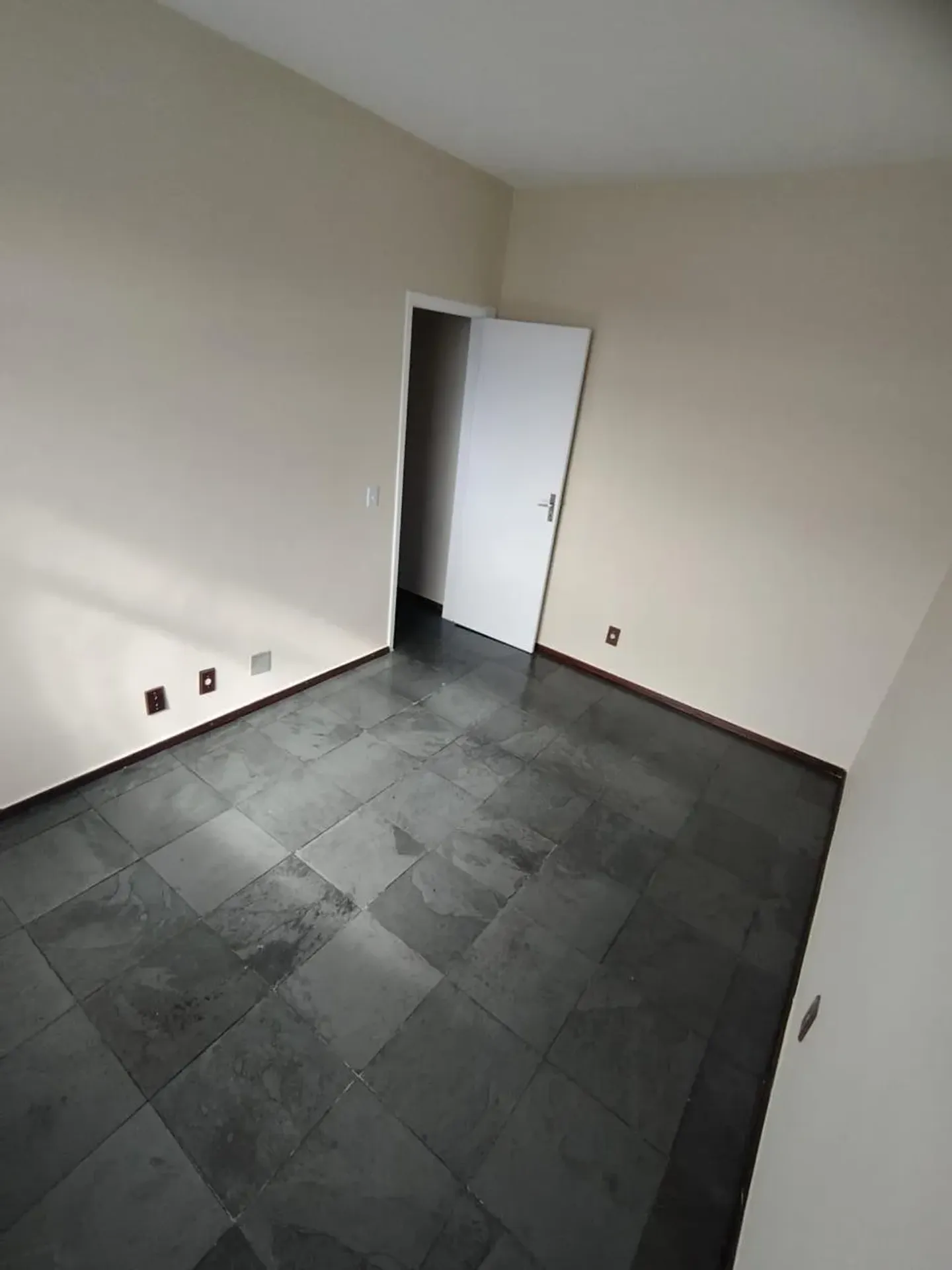 Rental apartment with 2 bedrooms and a private garden — photo 22