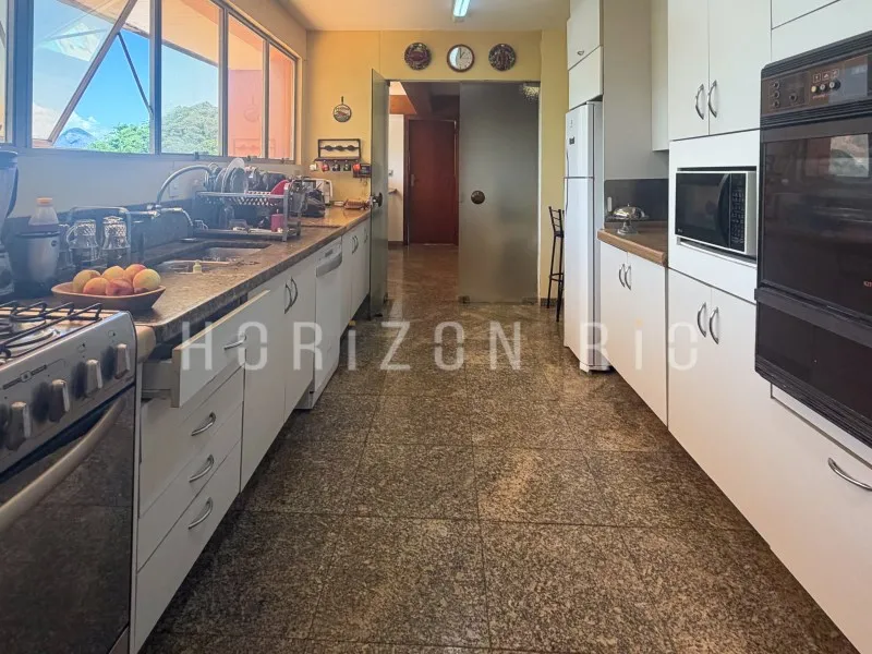 Furnished house, 800 m², with a bathtub — photo 66