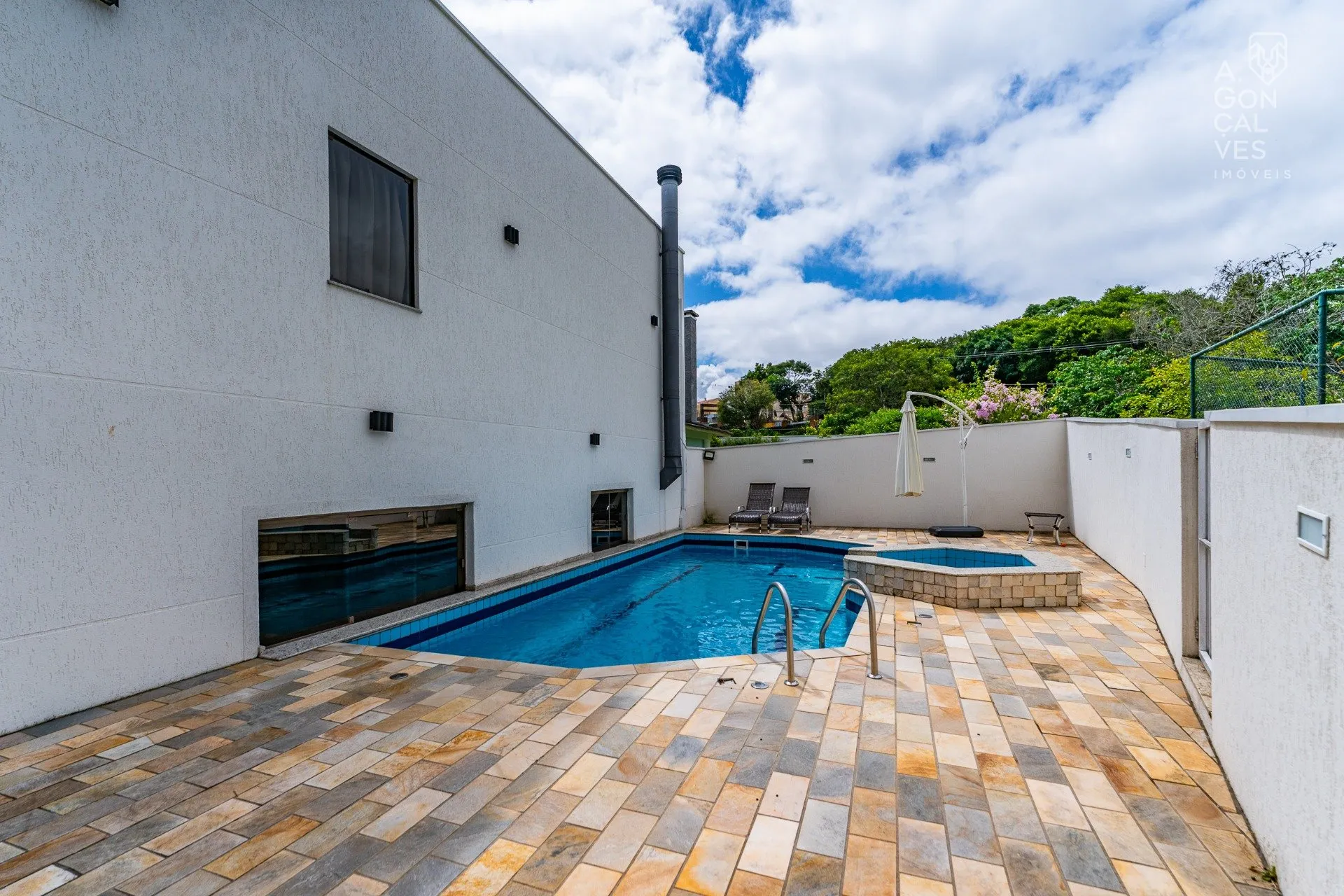 Unfurnished house with 4 bedrooms and 5 bathrooms — photo 44