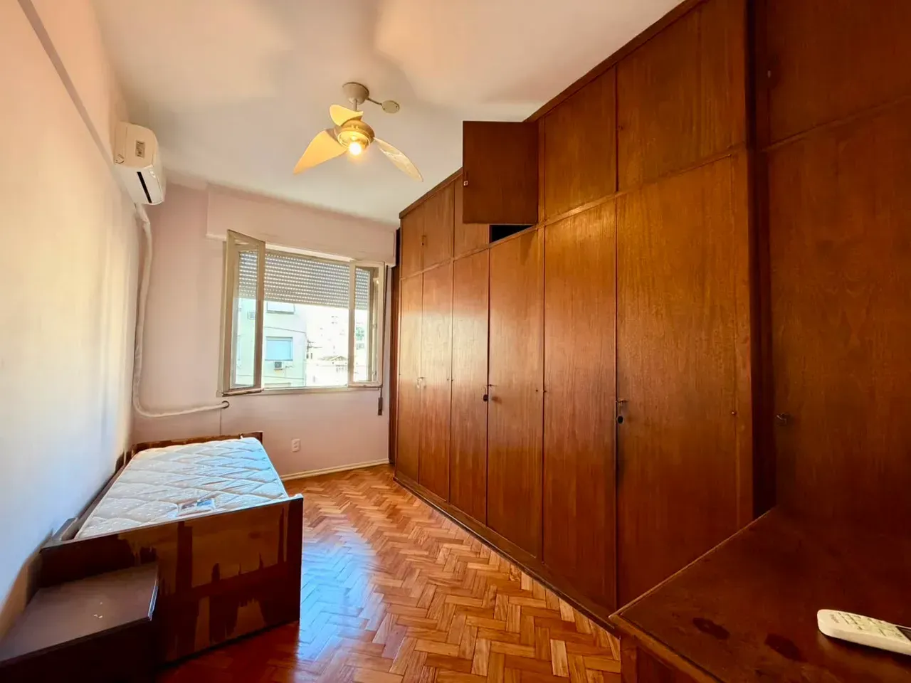 Furnished apartment with 4 bedrooms and a work desk — photo 3