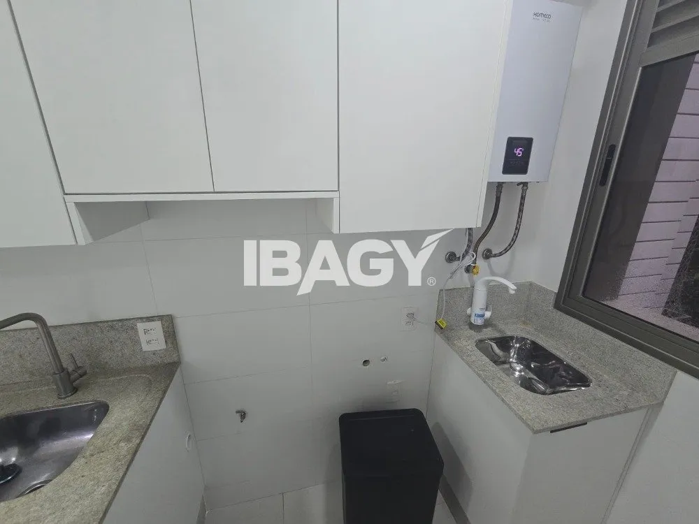 2-bedroom apartment in a building with a gym — photo 8