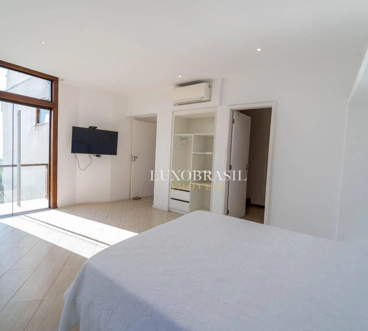 Будинок із 6 люксами та 9 ванними 750 м² — photo 24