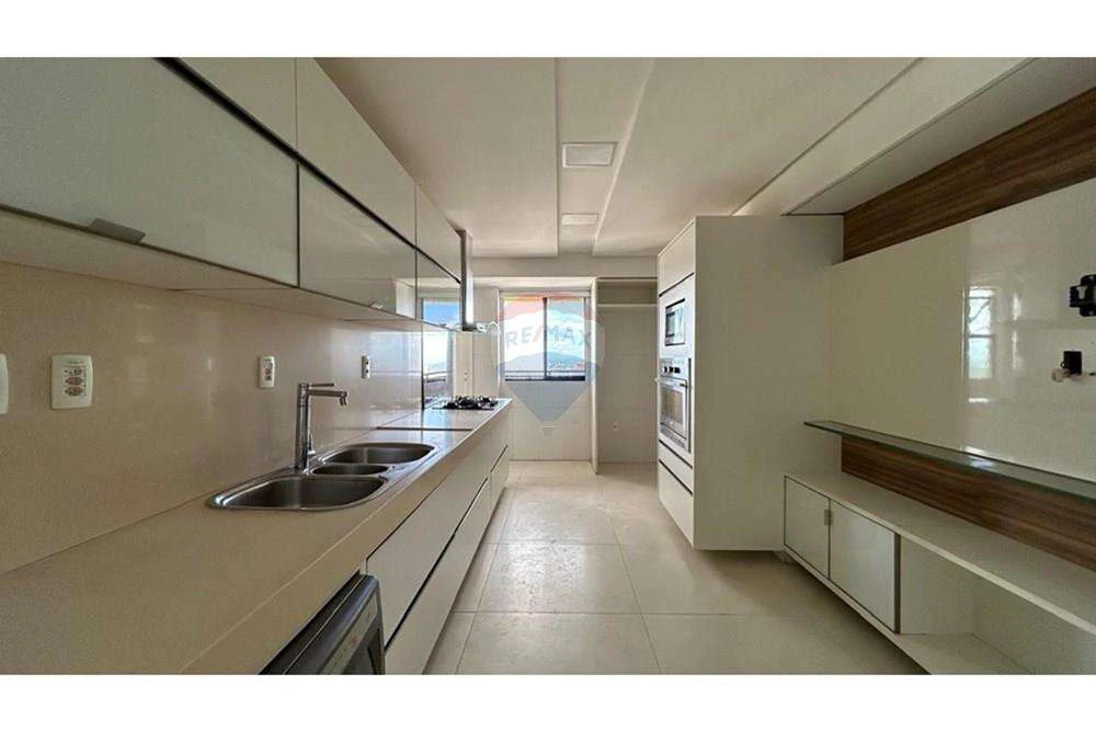 430 m² duplex apartment with a private-use condo pool — photo 2