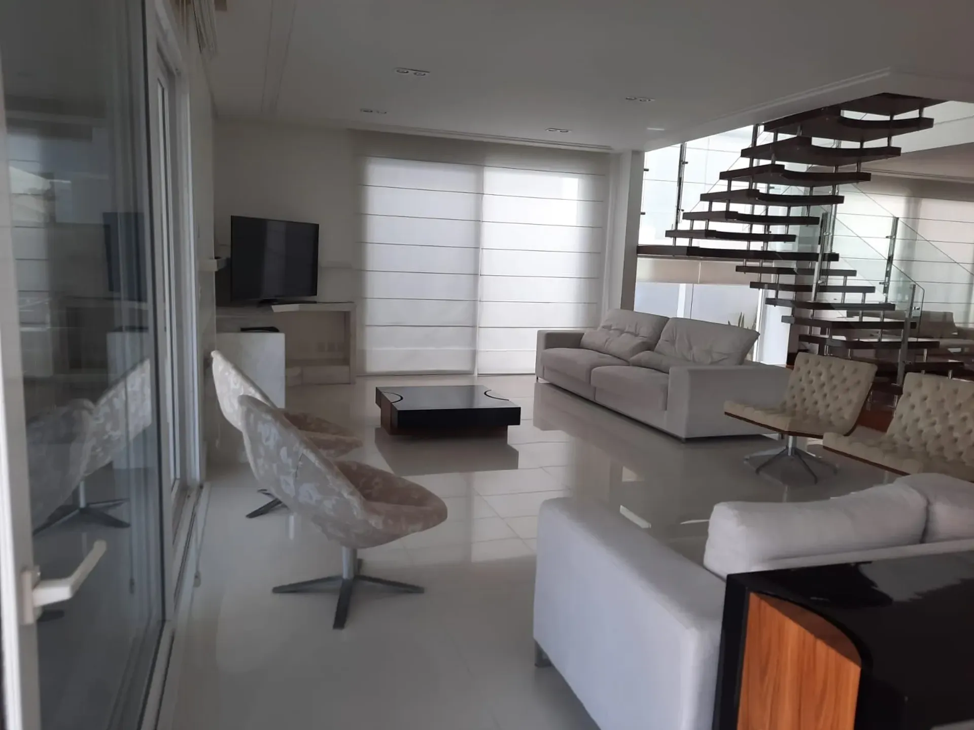 House with 7 bedrooms and an open-plan kitchen — photo 37