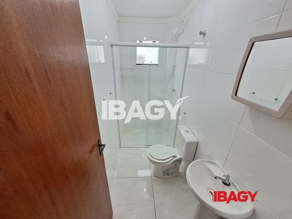 Furnished 2-bedroom apartment with a laundry tanque — photo 10