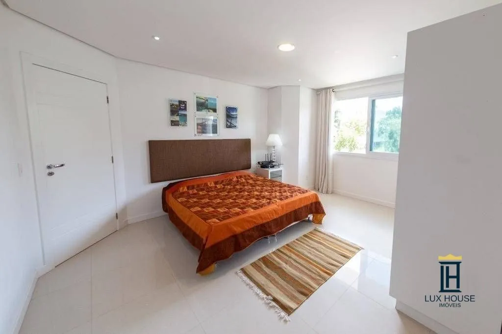 House with 7 bedrooms and 6 en-suites plus pool — photo 2