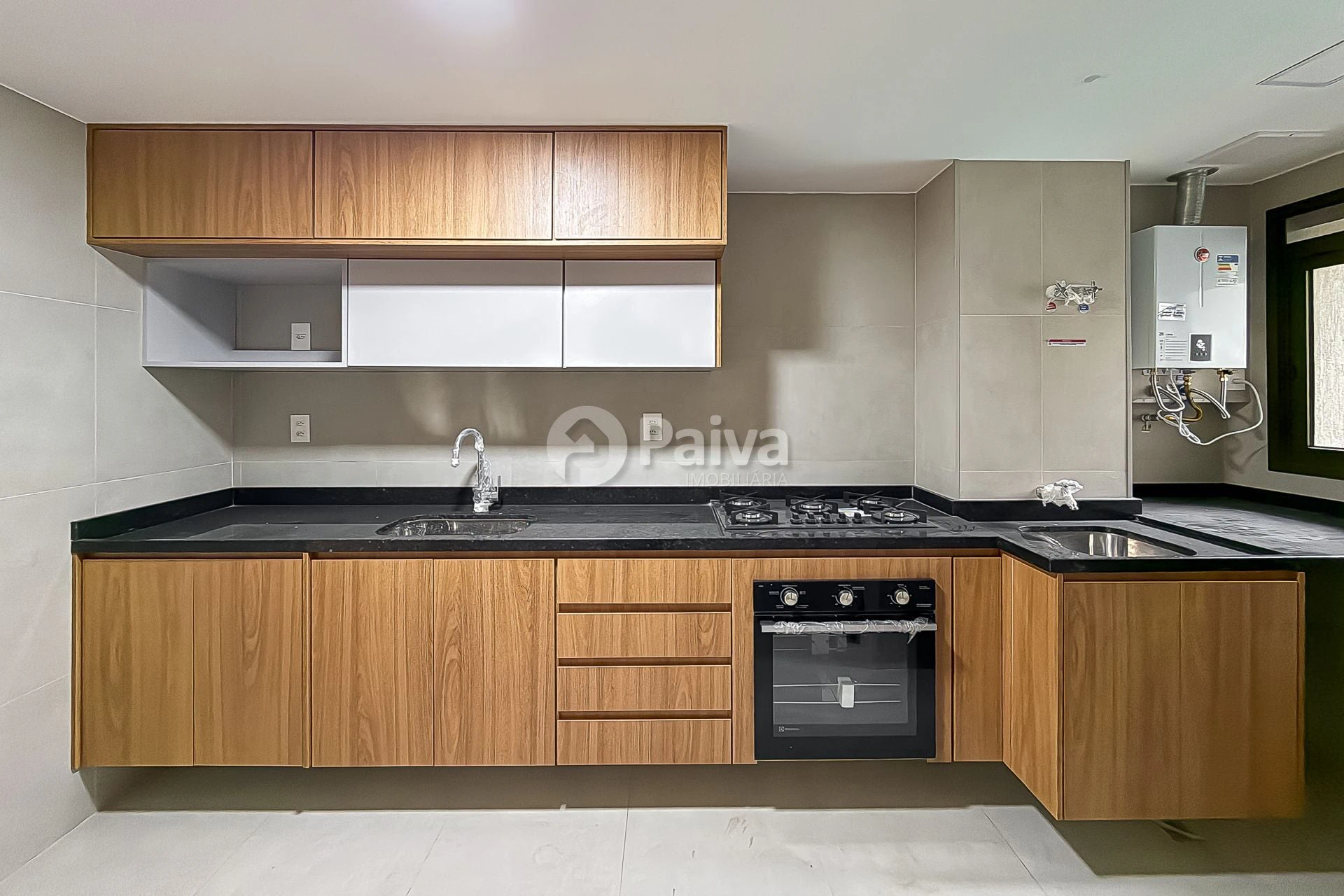3-bedroom apartment with a grill on the balcony — photo 5