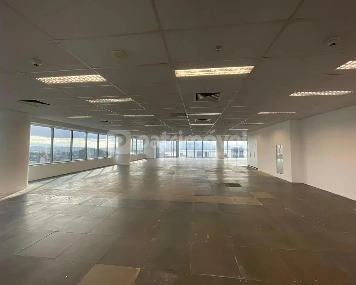 Apartamento sem mobília com 15 banheiros e janelas do chão — photo 31