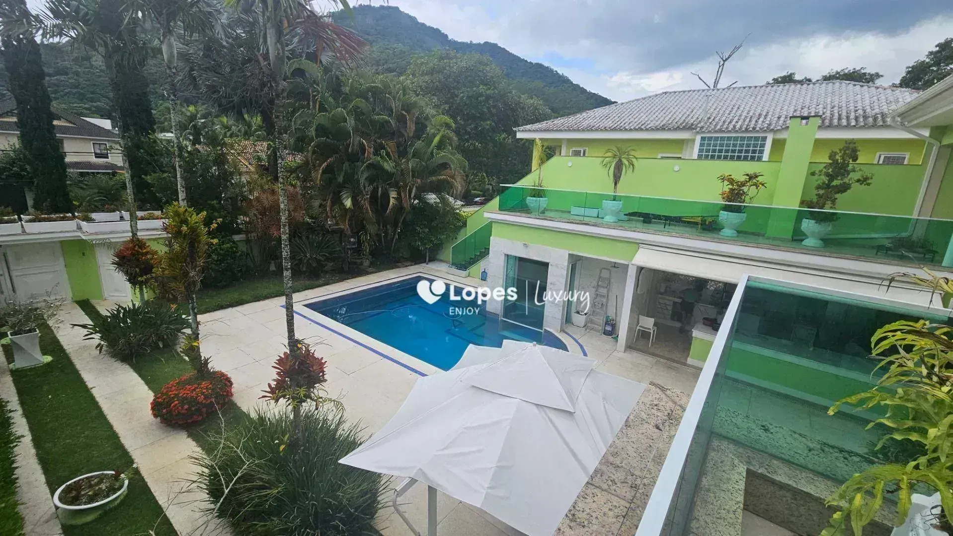 Furnished house with 6 en-suite suites and a private pool — photo 37