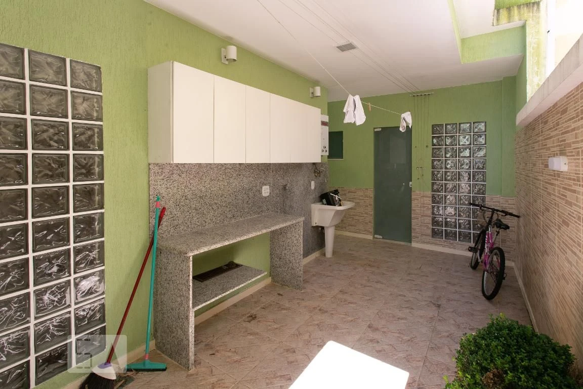 Unfurnished house with 5 en-suite bedrooms and private garden — photo 12