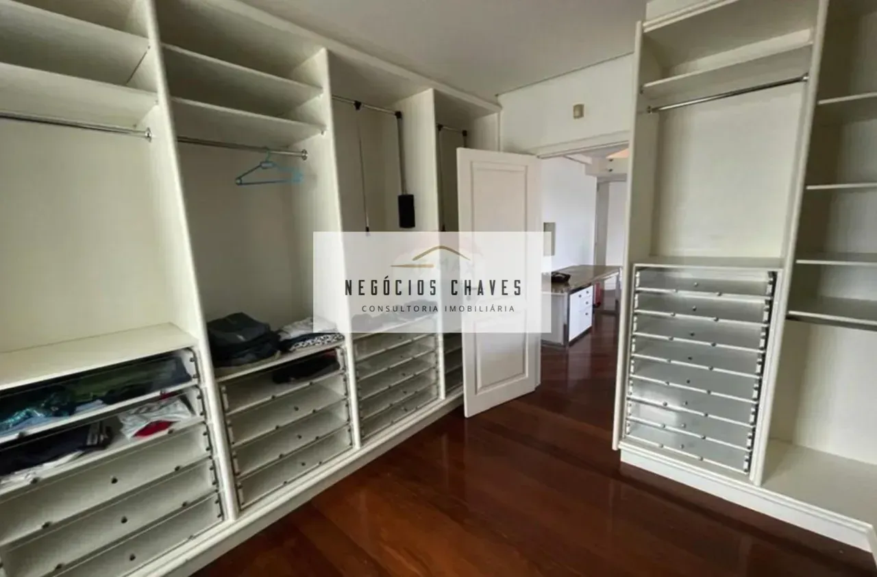 House with 5 bedrooms, 784 m² and separate kitchen — photo 2