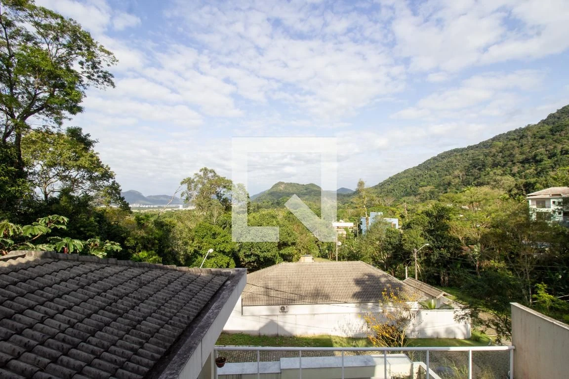 4-bedroom house with a bathtub in Rio de Janeiro — photo 23