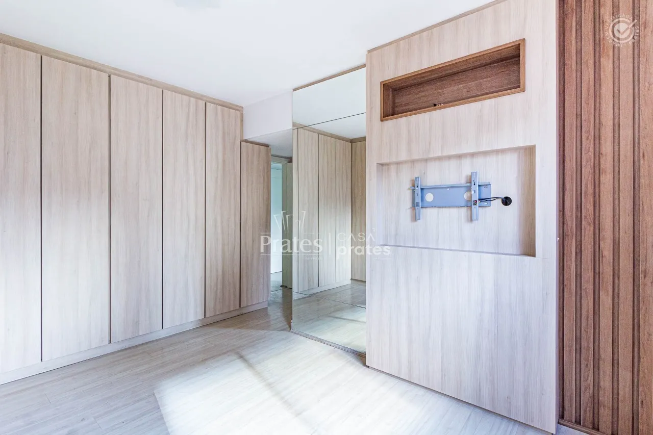 3-bedroom apartment with a glassed-in balcony — photo 9