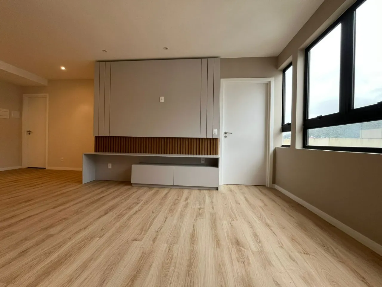 1-bedroom apartment with open-plan kitchen and 70 m² — photo 11