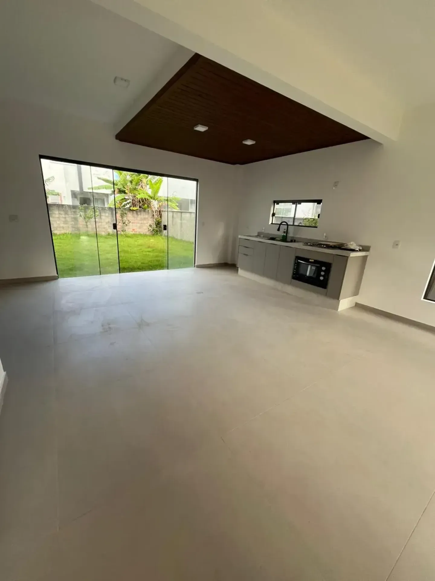 Unfurnished house with 3 bedrooms and 3 bathrooms — photo 2