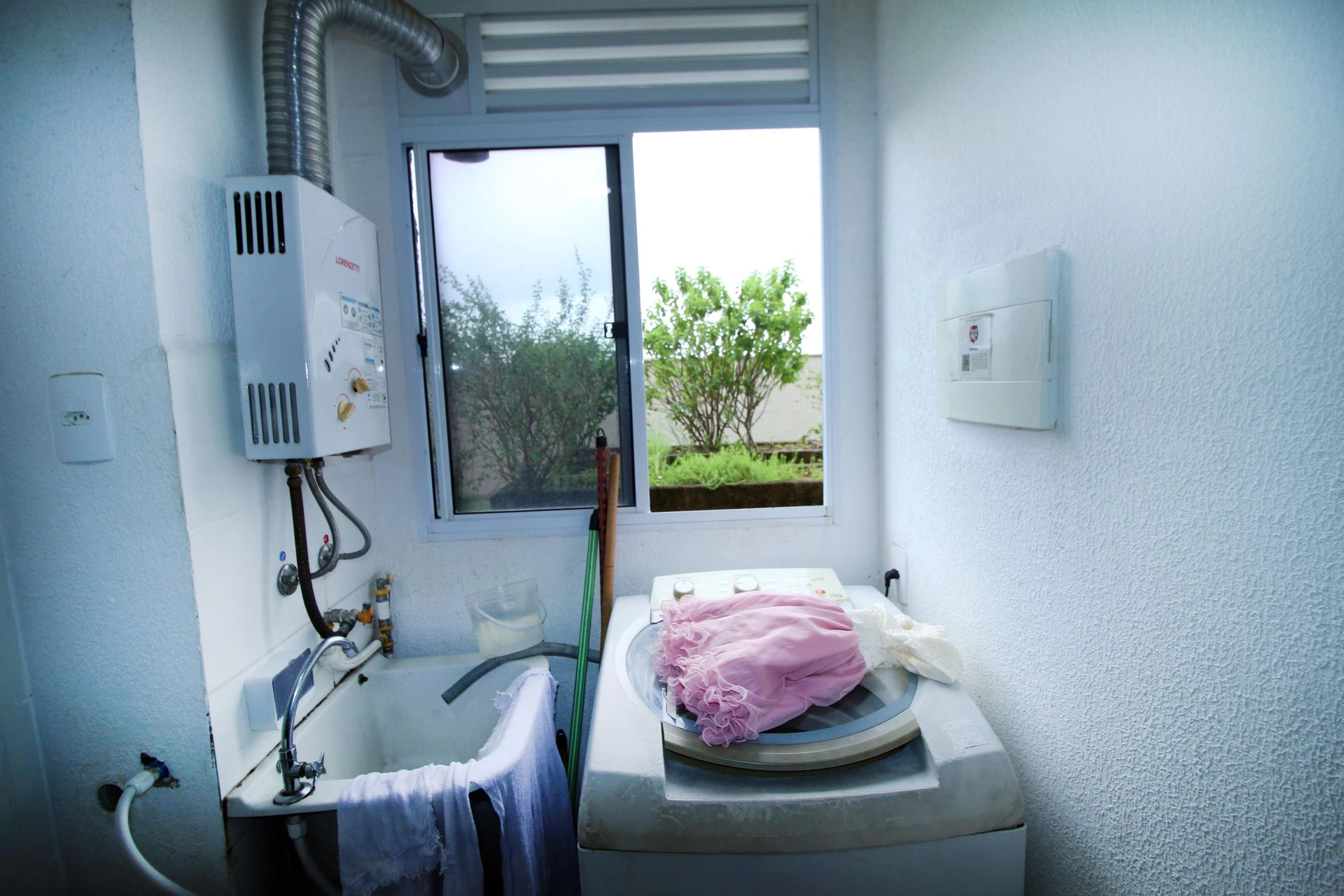 2-bedroom apartment with a washing machine — photo 6
