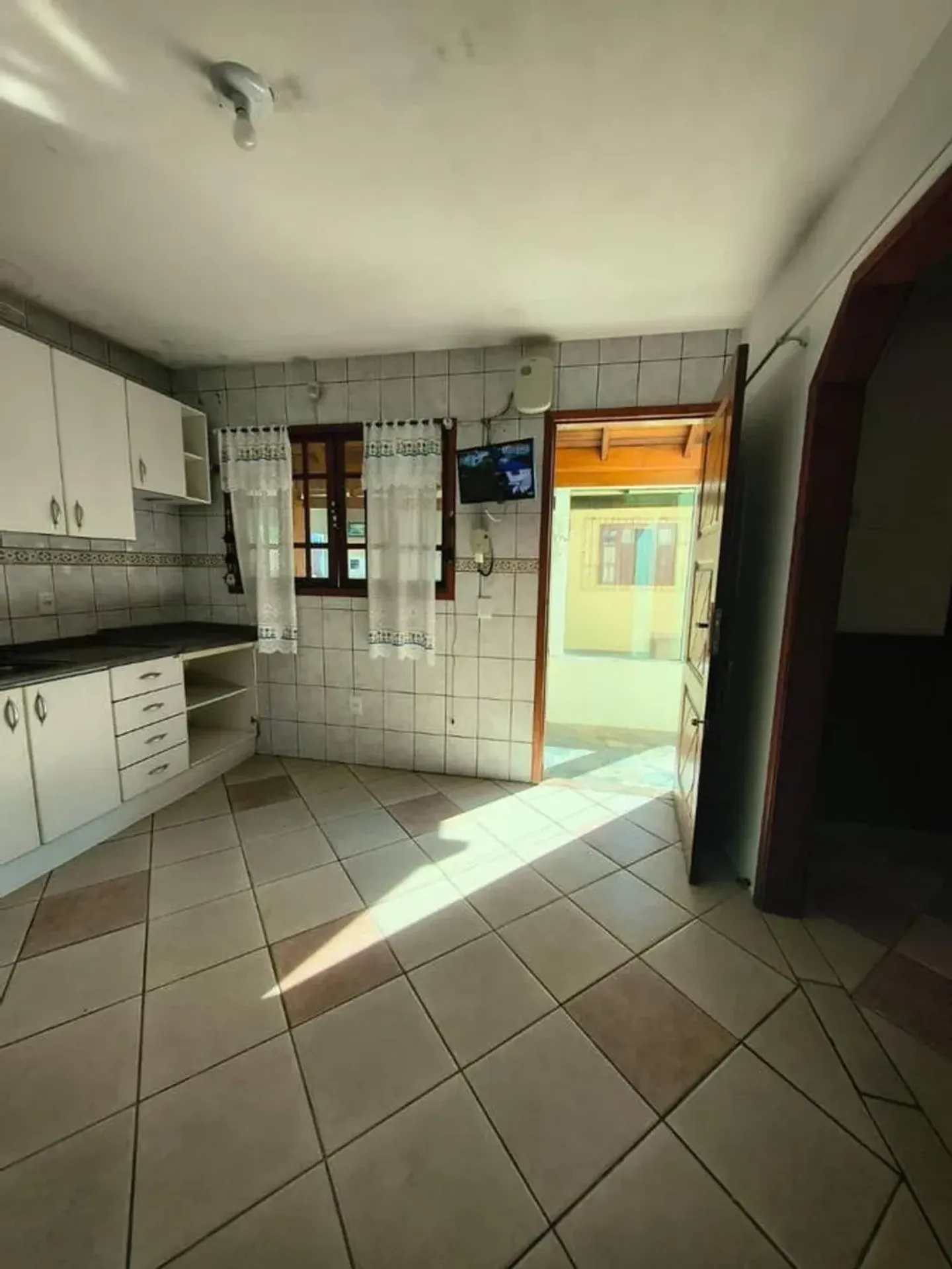 700 m² house with a bathtub and a grill on the balcony — photo 40