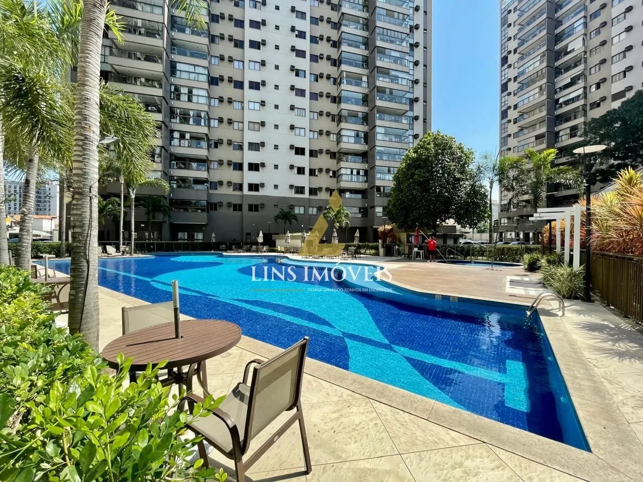 Glass-enclosed balcony in a 2-bedroom apartment, 60 m² — photo 18