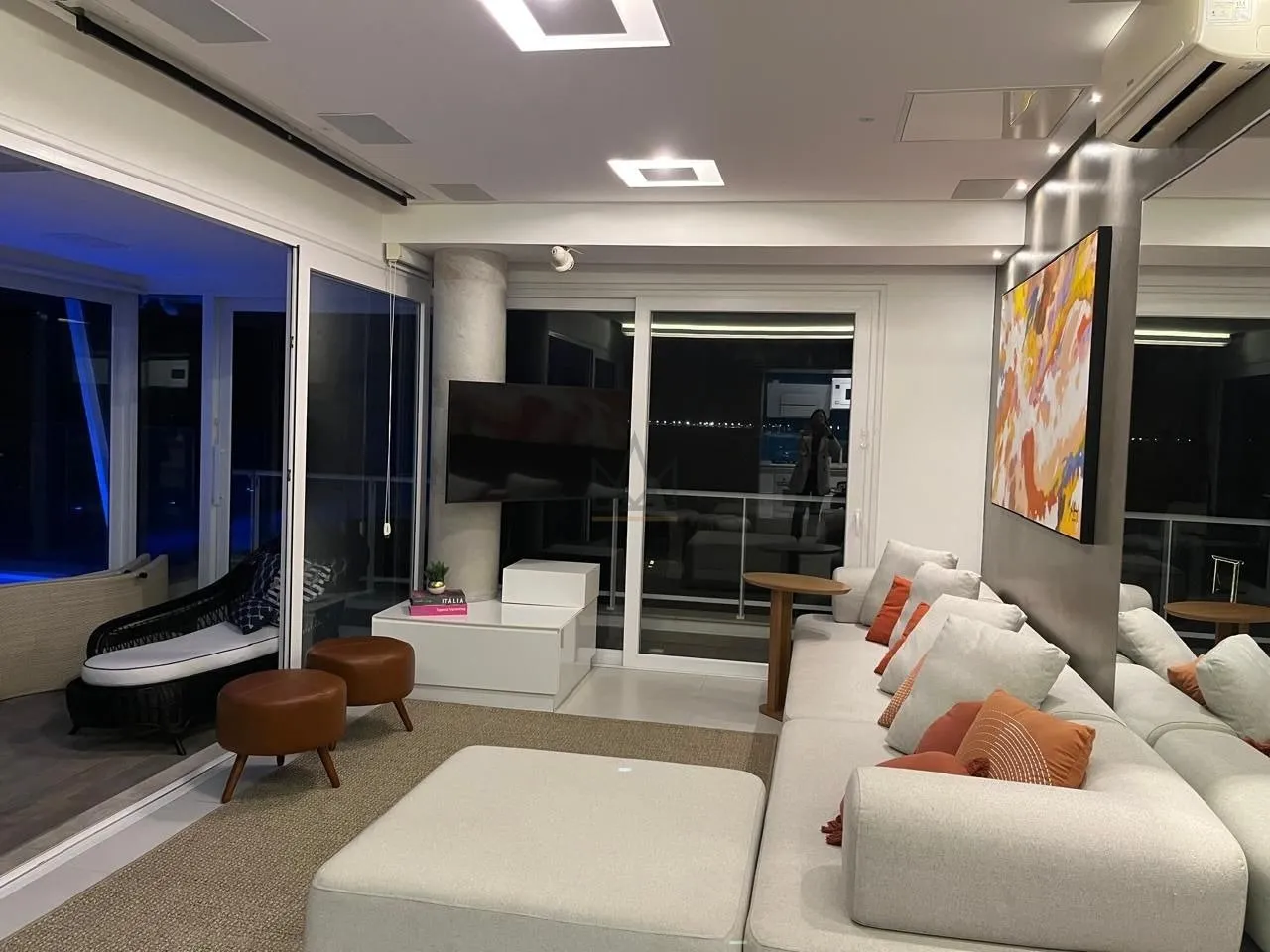 3-bedroom apartment with 189 m² and 2 parking spots