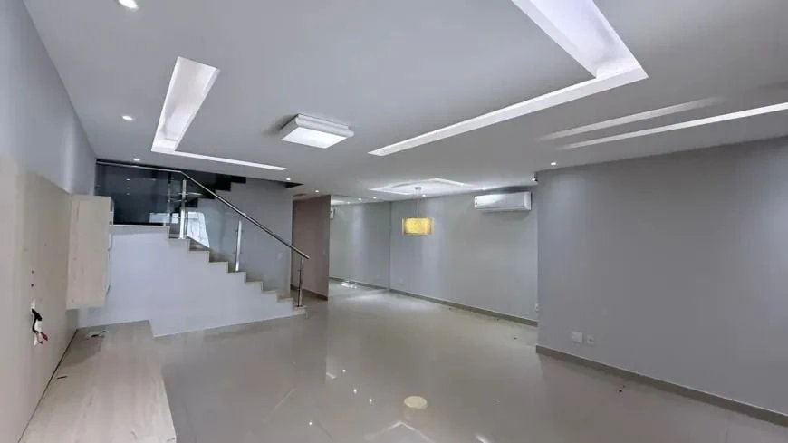 House, 350 m², with a grill on the balcony — photo 23