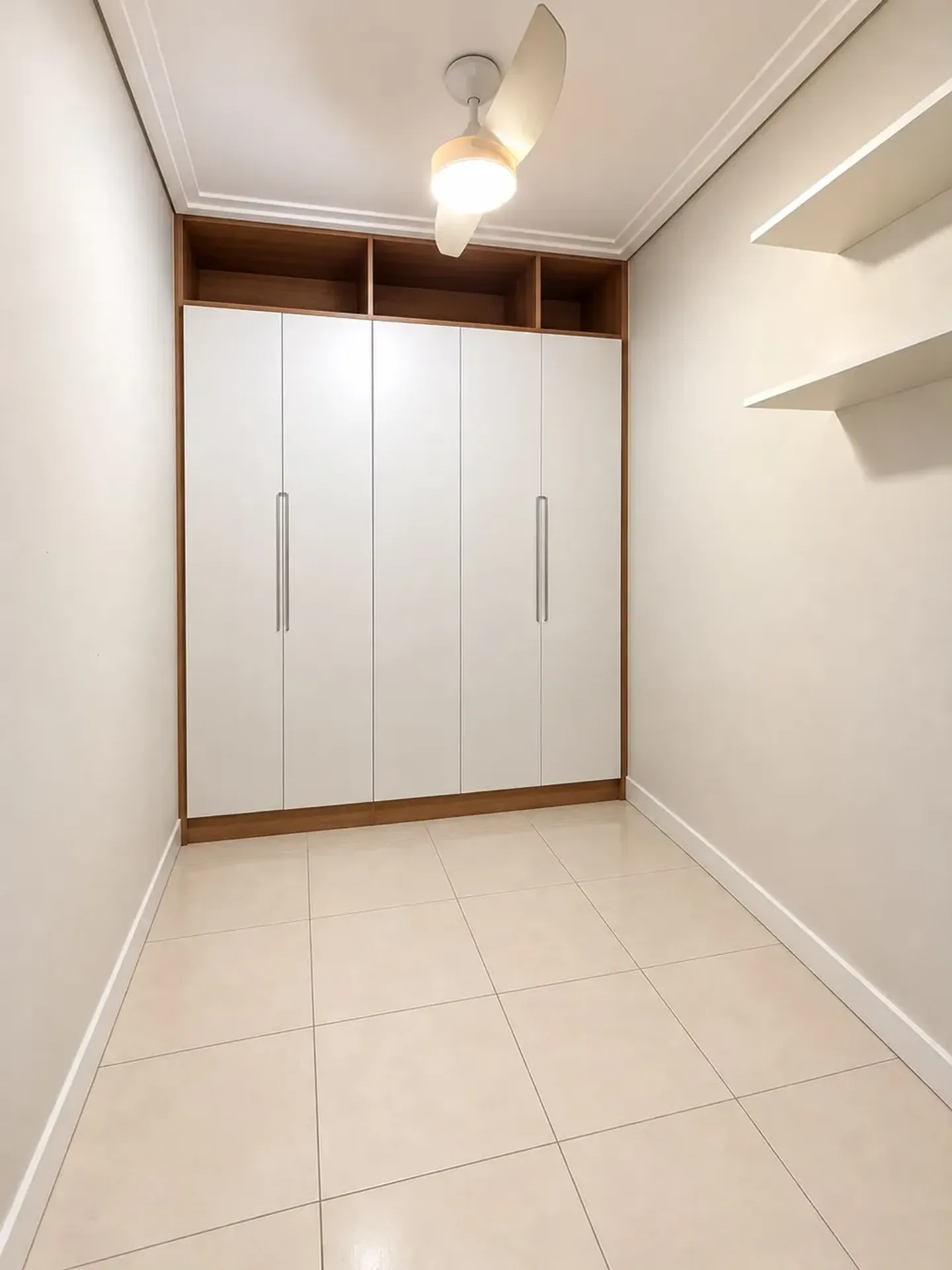 4-bedroom apartment in a building with a heated pool — photo 27
