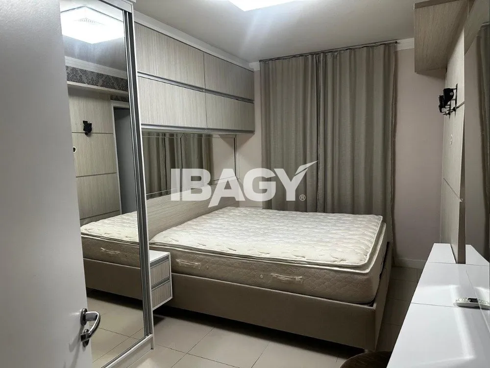 Apartamento mobiliado com 3 dormitórios e sacada envidraçada — photo 23