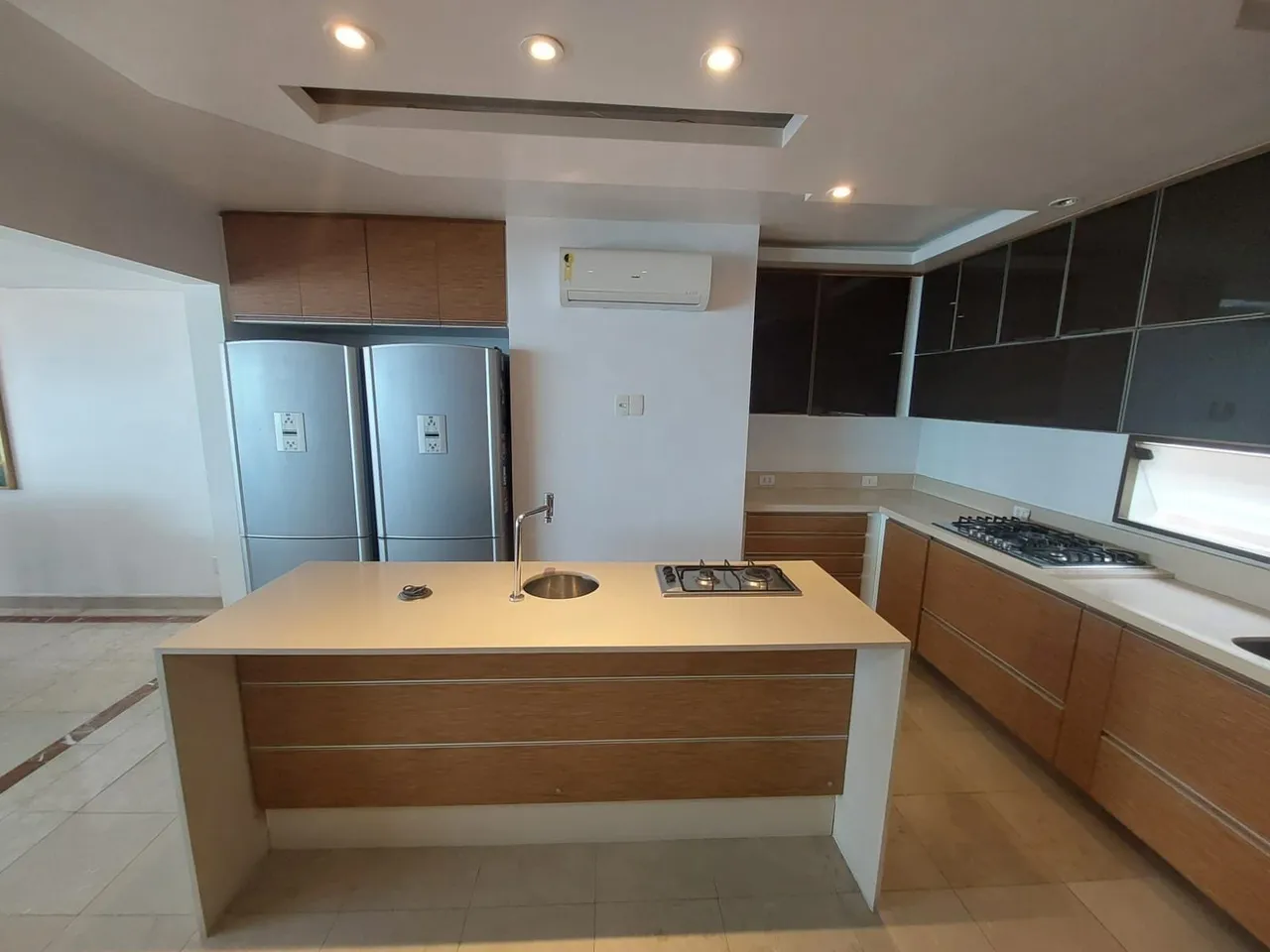Furnished apartment with 2 bedrooms and glass balcony — photo 19