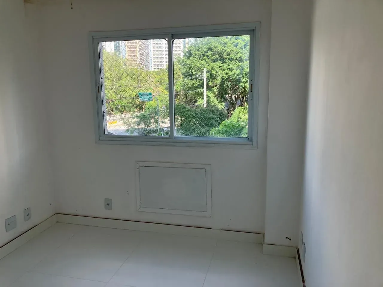 Apartamento com 2 quartos e cozinha separada com fogão — photo 3