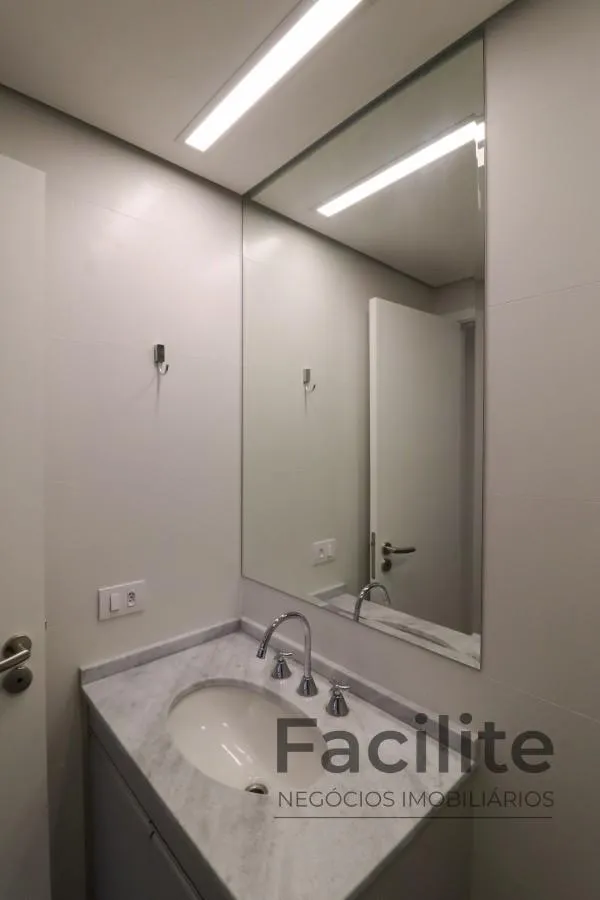 Apartment on the 19th floor with a home office — photo 42
