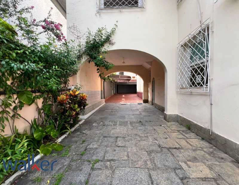 House with 11 bedrooms, 500 m² and 10 parking spots — photo 28