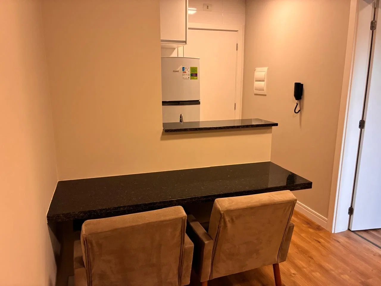 Departamento con piso de madera o laminado en Curitiba — photo 12