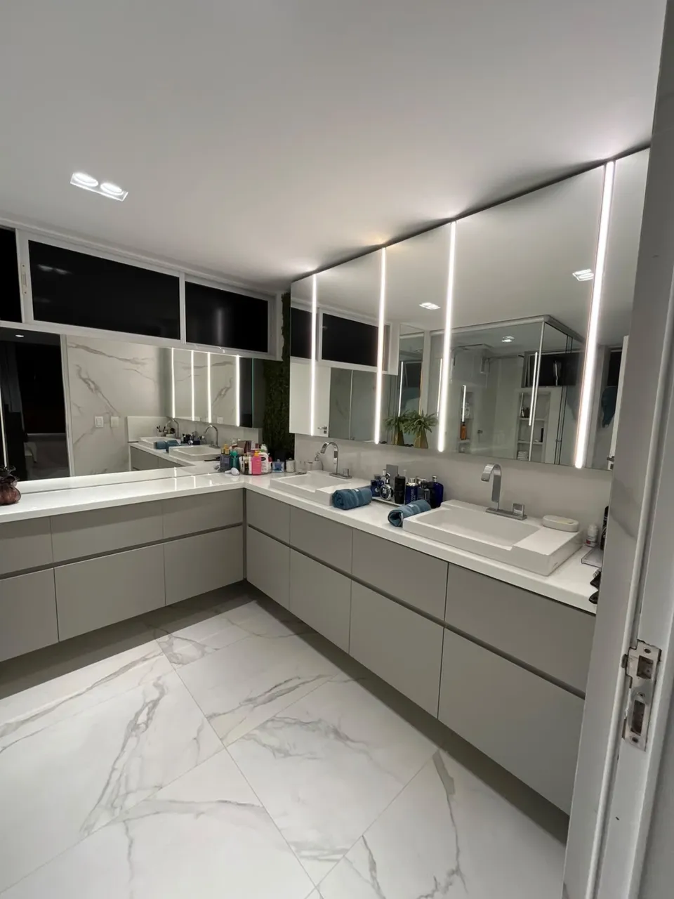 5-bedroom house with a walk-in closet in João Pessoa — photo 17