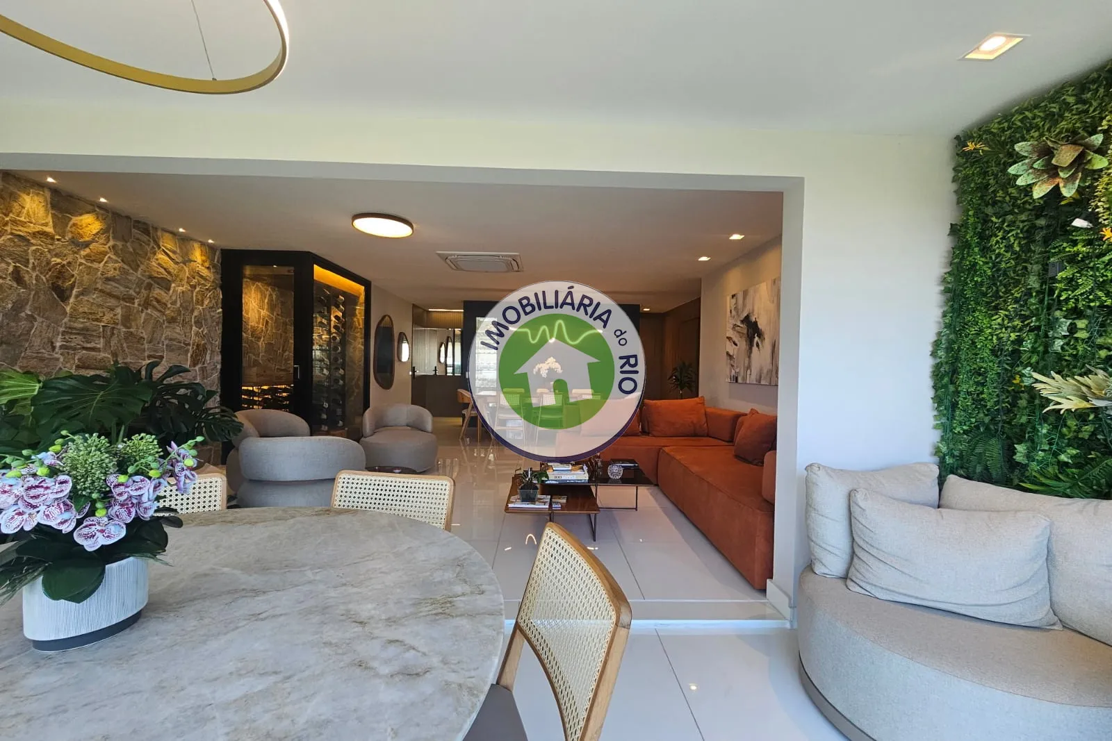 Unfurnished apartment with 4 bedrooms and glass balcony — photo 4